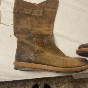 Very comfortable Born boots.Only worn a few times.